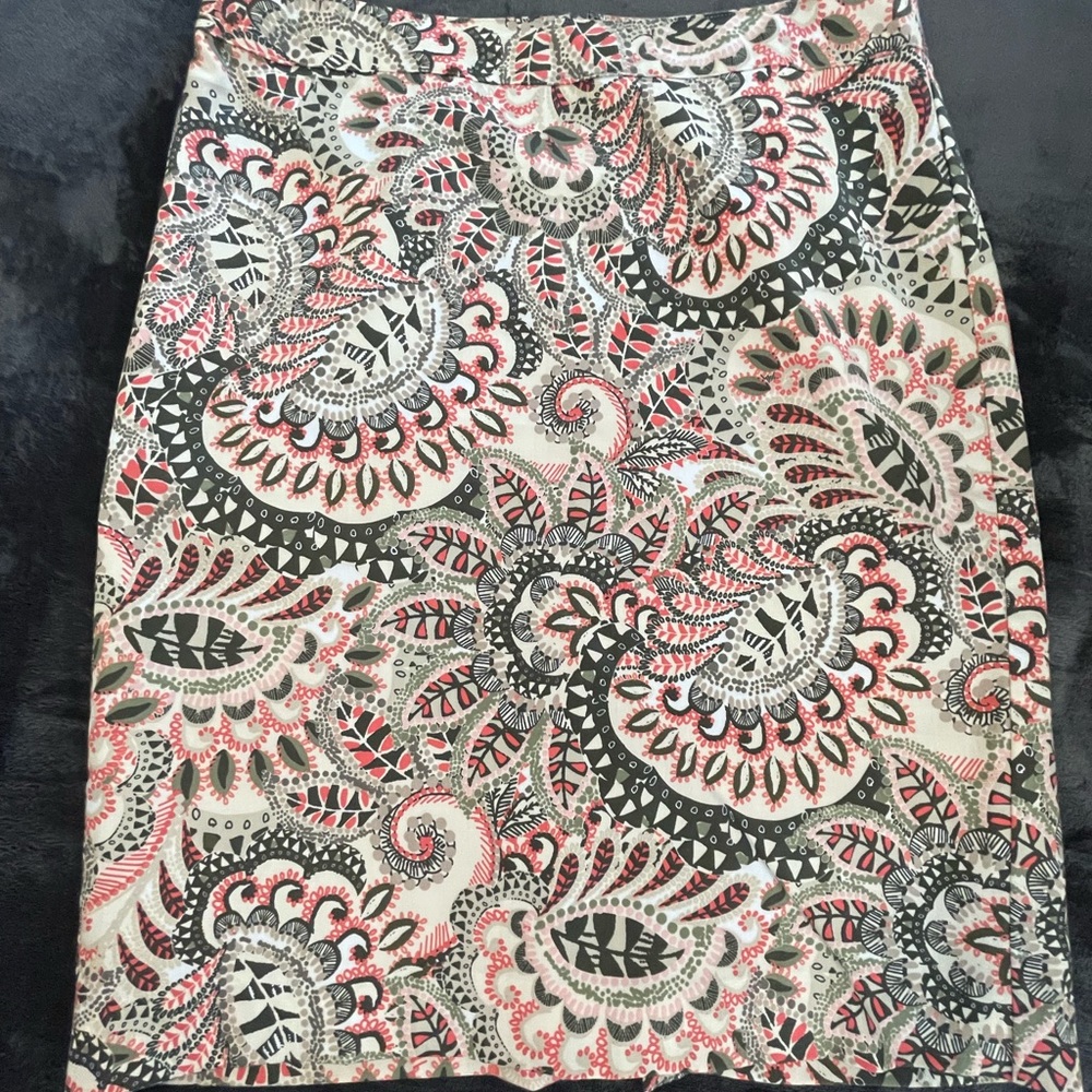 Van Heusen skirt, paisley, size 6